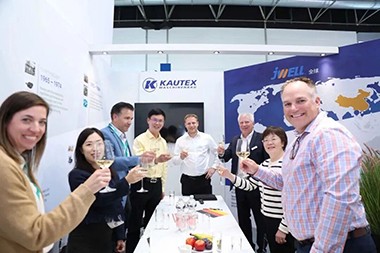 Kautex Germany သည် K2025 တွင် US Customer Radius မှ Next-Gen KBB100D မှာယူမှုကို လုံခြုံစေသည်
